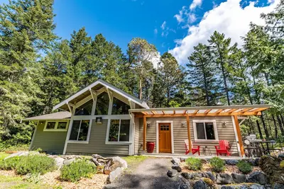 Image de Secluded Cabin on 2 Acres in Roche Harbor area, King bed, Fire pit, Bikes, Pets