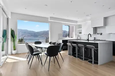 Image de Quiet, Luxury Lake View House minutes to wineries & beach. 1hr to Big White