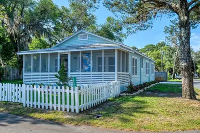 Image de Cedar Cottage - Historic Charm in Cedar Key