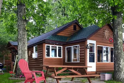 Image de Chief Lake Lodge Resort Cabin #6