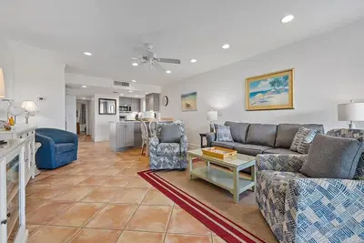 Image de Lovely Oceanfront Surf Villa Retreat
