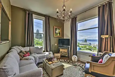 Image de Classic Hillside Astoria Home w\/ Gorge Views!