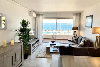 Image de Appartement 4 personnes face à la mer 50m de la plage et du centre ville