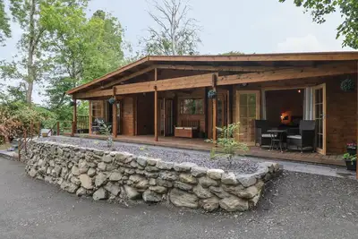Image de Bryn Derwen Lodge, pet friendly, luxury holiday cottage in Bethesda