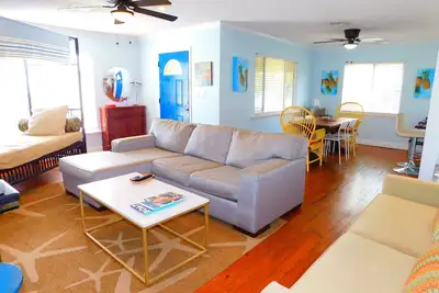 Image de Meet me on the front porch! Chickee Hut! Too cute! Last minute!