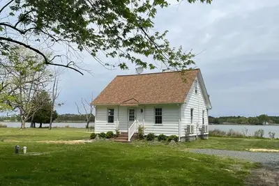 Image de Private waterfront cottage with pool on Church Creek