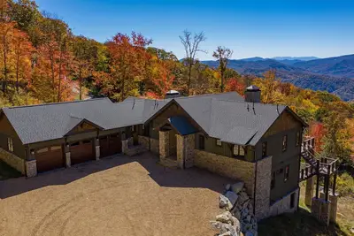 Image de Clouds Rest- luxury pet friendly home in Eagles Nest with hot tub, year round views, and more