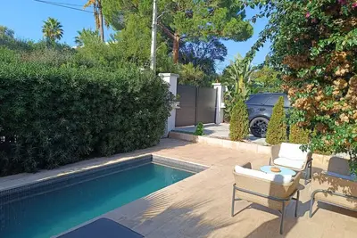 Image de Villa, à 300 mètres des plages de Juan les Pins\navec piscine chauffée