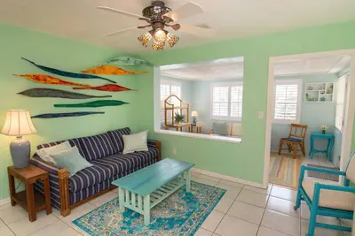 Image de Monthly specialsThe Mermaid House - Pet Friendly. HotTub Walk to beach!