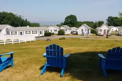 Image de Resort cottage with water views in Maine