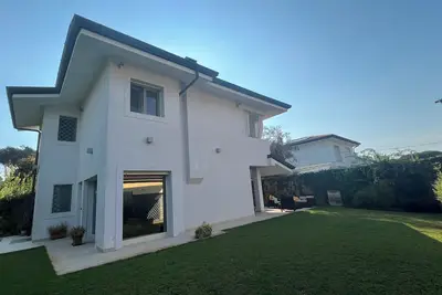 Modern house with garden and all comforts 5 minutes walk from the sea