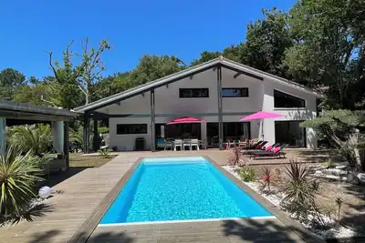Image de Magnifique Villa Landaise récente 4* avec sa grande piscine privée