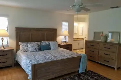 Vacation Retreat Villa with  Heated Pool, Jacuzzi, Tennis, Close to Beaches