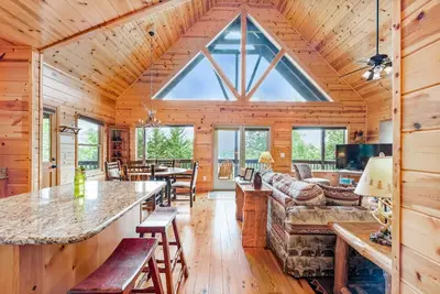 Image de Upscale Cabin with Mountain Views - Pet Friendly!