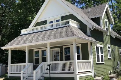 Image de New cottage with pool and walkable to downtown\/beach
