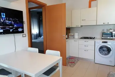 Image de Two-room apartment surrounded by greenery