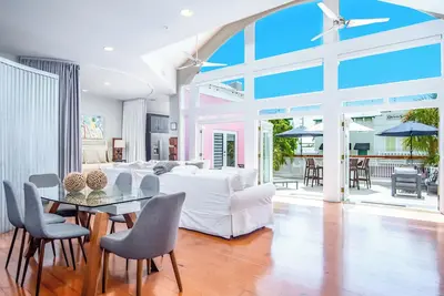 Image de Rooftop Penthouse- | 2 Bed, 1. 5 Bath