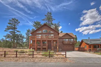 Image de Sky View Lodge by Destination Big Bear : Incredible Sky Valley Estates Offering Panoramic Meadow & Mountain Views! Spa!