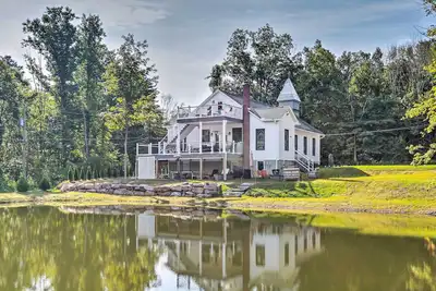 Image de Dock, Game Room: Lakefront Villa in Saylorsburg!