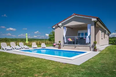 Image de New holiday home is settled in the green and peaceful heart of the Barban area.
