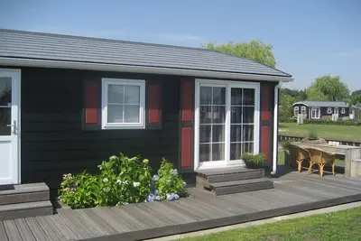 Image de The chalets are fully equipped. The spacious living room has a comfortable seating area with a flat screen Tv.