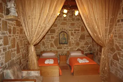 Villa Fabrika - Maison de pierre récente dans un village traditionnel de Crète sud