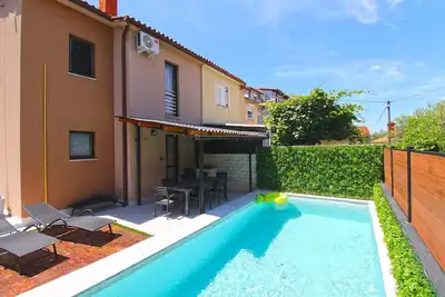 Image de Maison de vacances Valbandon pour 1 - 7 personnes avec 3 chambres à coucher - Maison de vacances