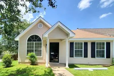 Image de Home Sweet Home - Newly Renovated Property-Located near Robins Afb