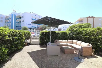 Image de 3 pièces 7 couchages rez de jardin 100m plage Clim parking