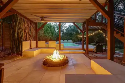 Image de Ut Football Fave - Fire Pit, Hot Tub, Pool + More!