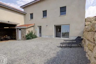 Image de Gîte de charme avec grand jardin, proche St-Etienne et Lyon, tout confort, ferme visitable