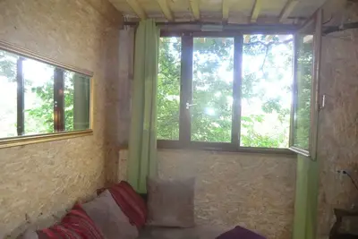 Image de Cabin perched in the trees with jacuzzi and swimming pool