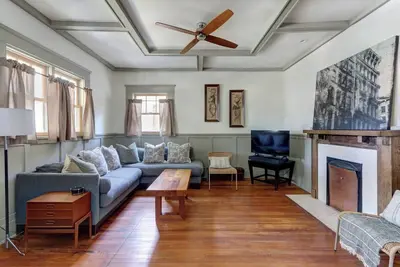 Image de Elegant 2 Bedroom Bungalow - Walk to Daffin Park