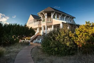 Image de Oceanfront Family Friendly with Outside Play area, Bhi