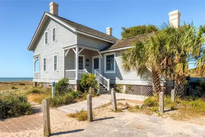 Image de Historical Oceanfront Cottage, Bhi