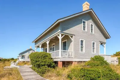 Image de Oceanfront Historical Cottage, Bhi