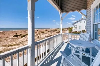 Image de Original Lightkeep's Cottage, Oceanfront Cottage, Bhi