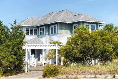 Image de Oceanview and steps to Beach Access. Family-friendly reverse floorplan, Bhi