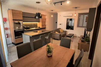 Image de Modern 3 bedroom apartment centrally located