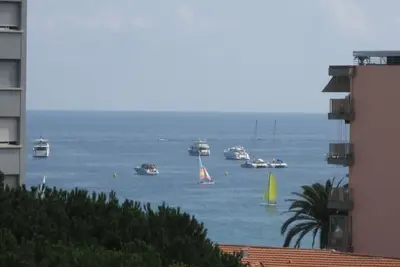 Image de Vue mer et la plage Ă 5 minutes Ă pieds, la mer ludique et pratique