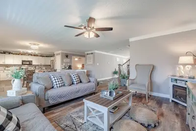 Image de Sweet Escape Homes: 3000sf Rustic Modern Home - Center of Dallas & Fw