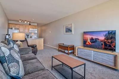 Image de Beautiful Oceanfront Suite - Top Floor - Pool and Sauna - Sleeps 4!