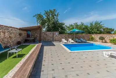 Image de Superbe maison à Donje Rastane avec.