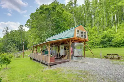 Image de Converted Trailer w\/ Furnished Deck in Marshall!