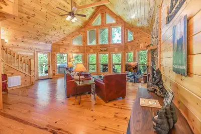 Image de Mountain Valley Hideaway: Seclusion, Views, game room, hot tub and close to major attractions!