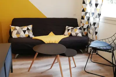 Image de Studio Rdc climatisé avec petite terrasse proche plages