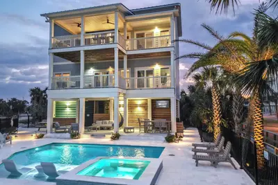Image de Dune Our Thing: Charming North Cape Home- Sleeps 14, New Private Pool!