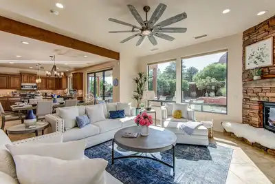 Image de Views of Coffee Pot, Hot Tub, Community Pool, Walk To Pickleball Courts!