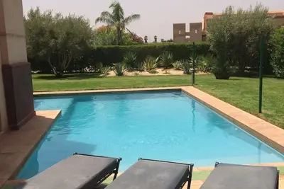 Image de Belle villa avec piscine et jardin  privé