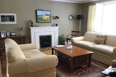 Image de Available Mid June to Mid Sept - Min monthly rental ( Give or take a few days )